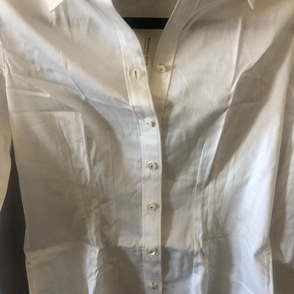 Banana Republic Essential White Button Down - Picture 5 of 10